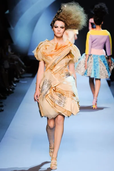 Look 11